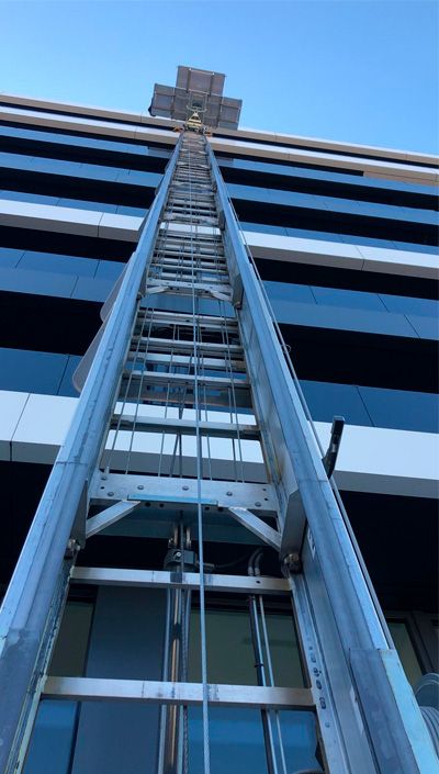 plataforma elevadora de mudanzas